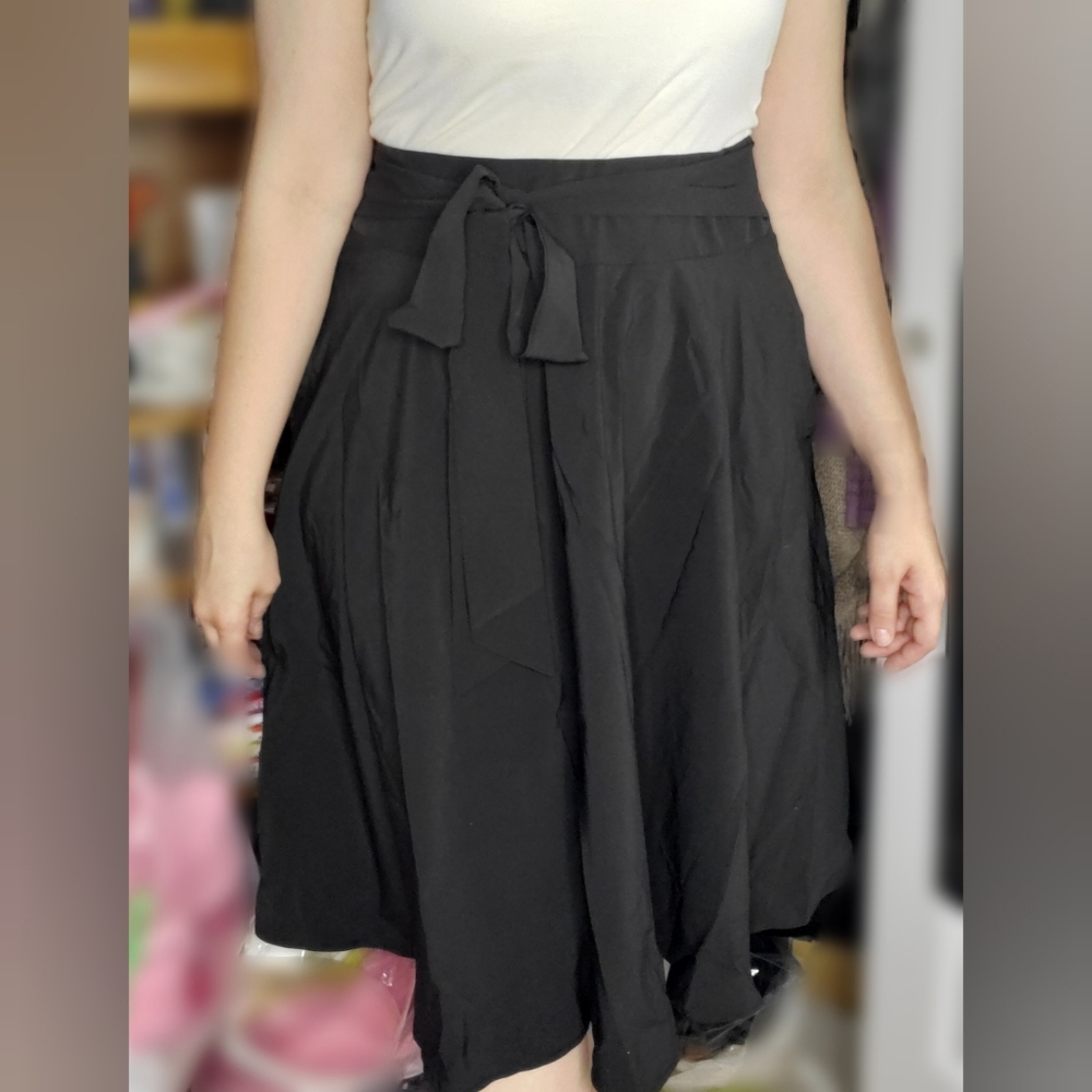 Black Midi Skirt with Bow